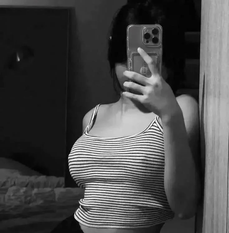 hellokkyti00 Adlı Modelin Çevrimdışı Sohbet Odası
