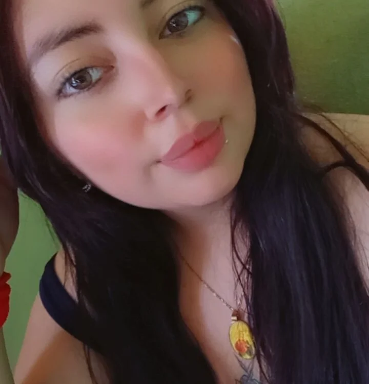 Ambar_Curvy69's Offline Chat Room