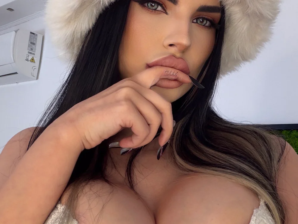 Офлайн-чат XXX CharmingChrisss