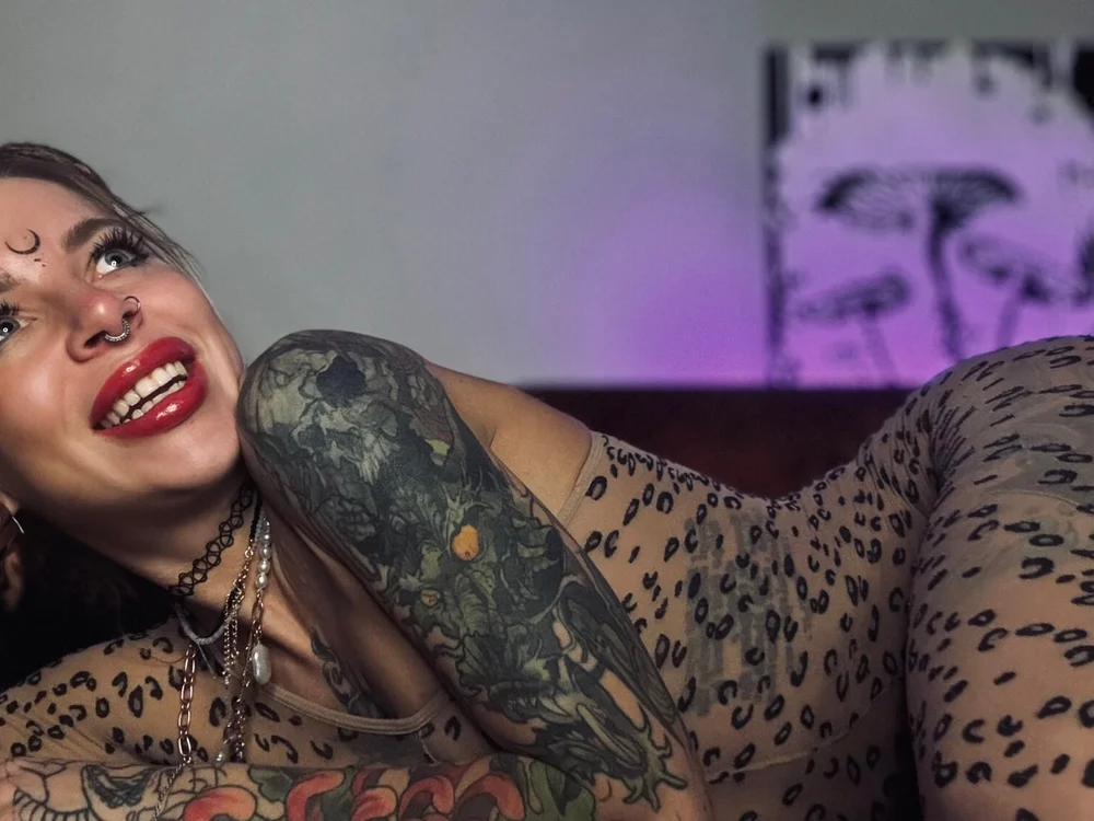 XXXFromHell's Offline Chat Room