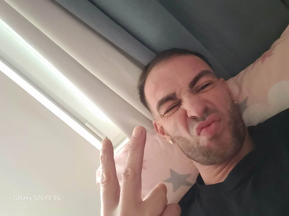 alfonsito1984 Offline XXX-Chat