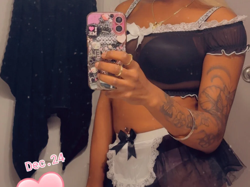 Chatroom XXX hors ligne de BlackBarbie_XOXO