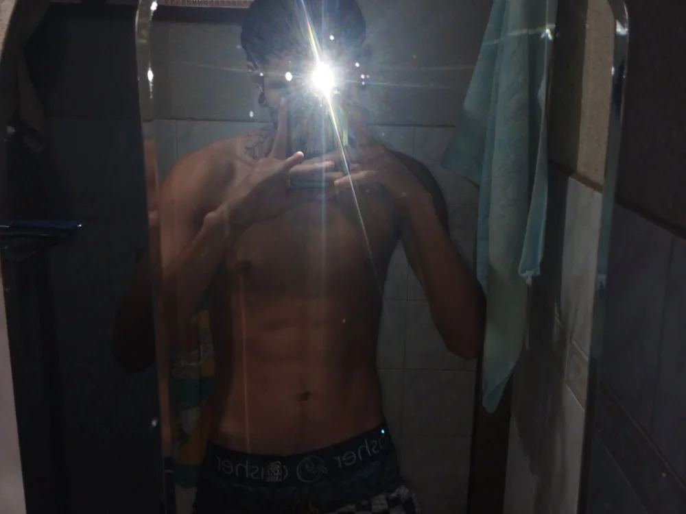 Andre_wlp Adlı Modelin Çevrimdışı Sohbet Odası