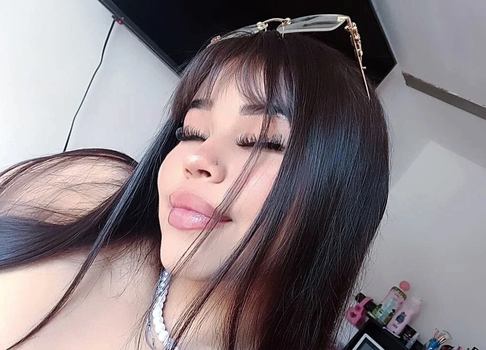 Roxanne_honey_tp's Offline Chat Room
