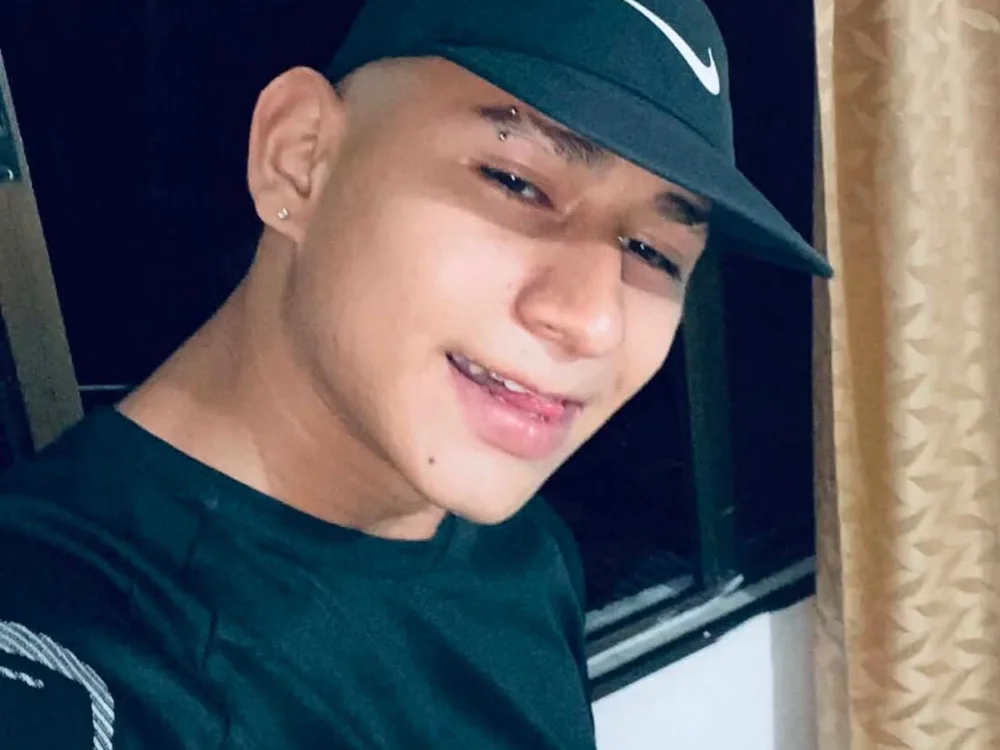 แชท XXX ออฟไลน์ข  อง A_Latino_Couple