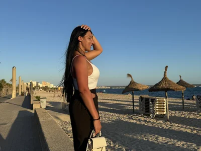 Pamela_brunette11