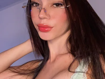 Eveliin_ruiz on StripChat
