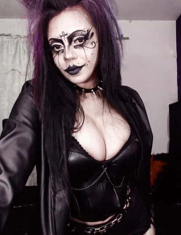 แชท XXX ออฟไลน์ของ Belladonna_trix