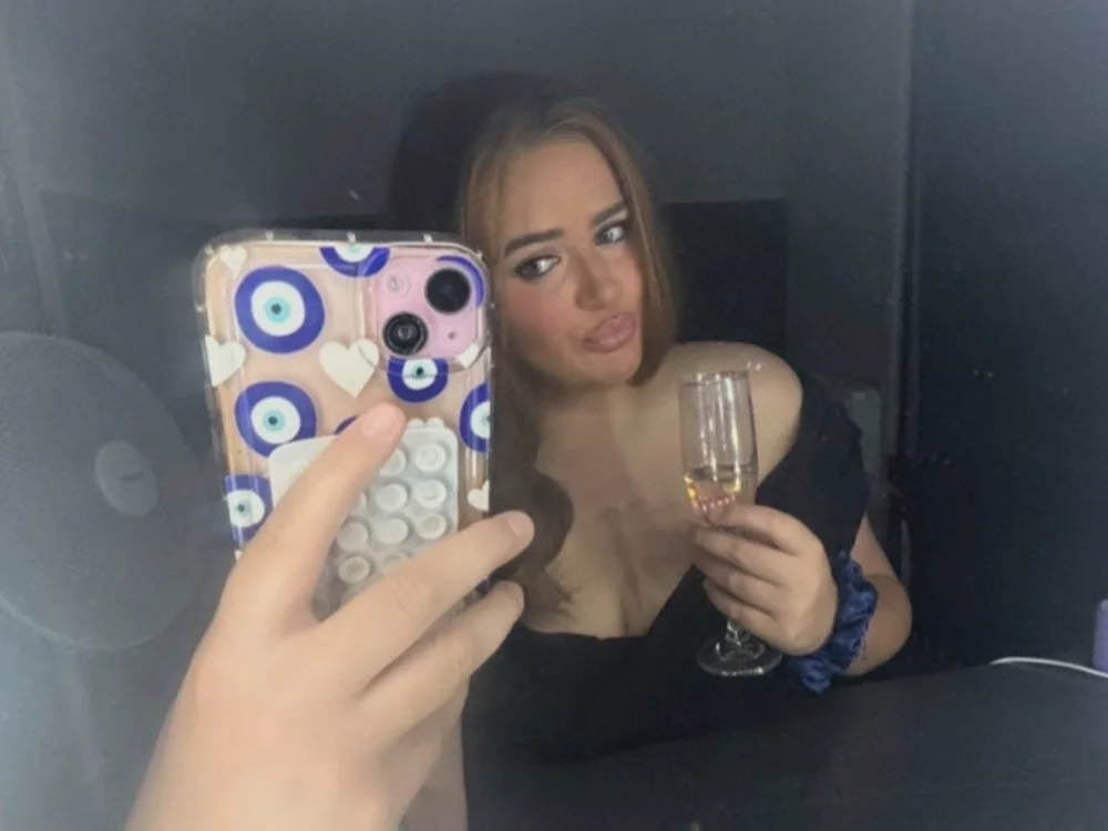 CerysXoXo21's Offline Chat Room