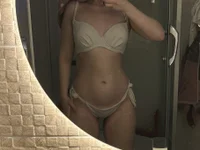 Model VixenVeil