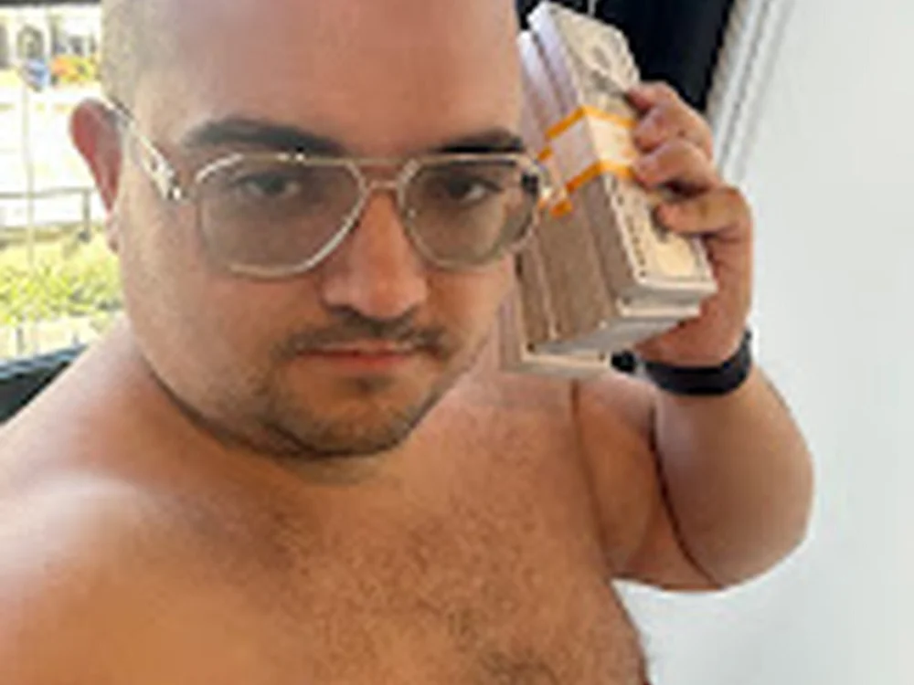 VersaceFatMan's Offline Chat Room