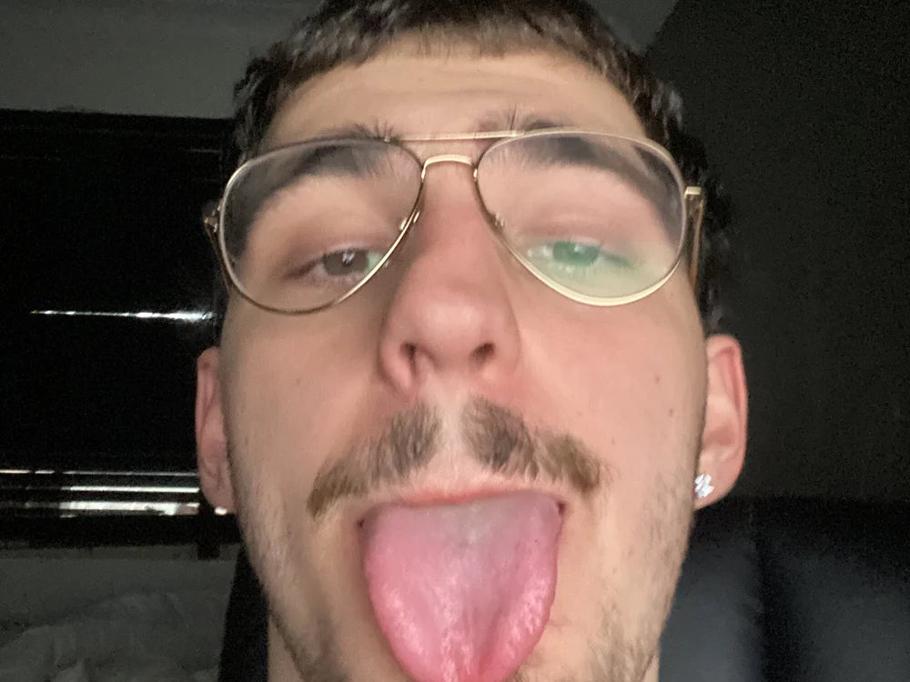 bigboy8077's Offline Chat Room