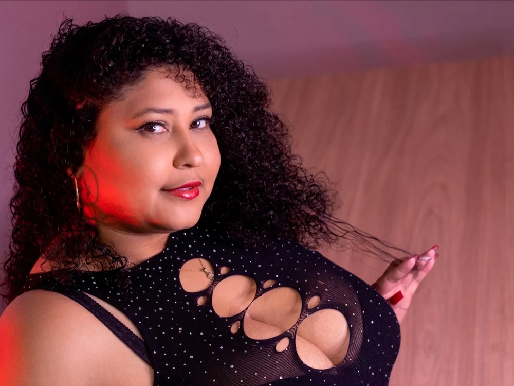 Aylin_boobs élő XXX-chatje