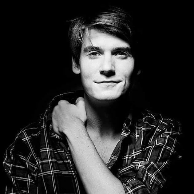 PeTeRPaRKeR87RL Offline XXX-chat