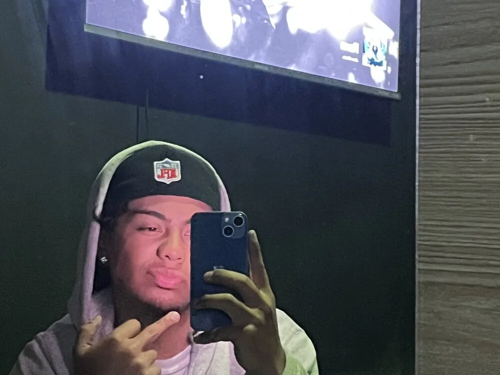 9Thero_Lewie's Offline XXX Chat