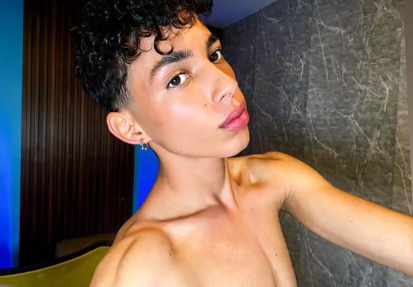 Julian_Reed's Offline XXX Chat