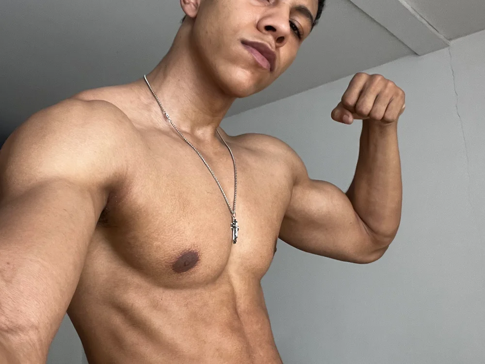 RickyEbony Chat XXX Ngoại tuyến