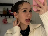 Model KareenLivingston