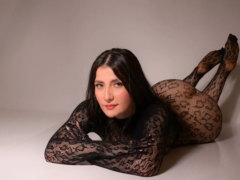 mia_collins96's Offline XXX Chat