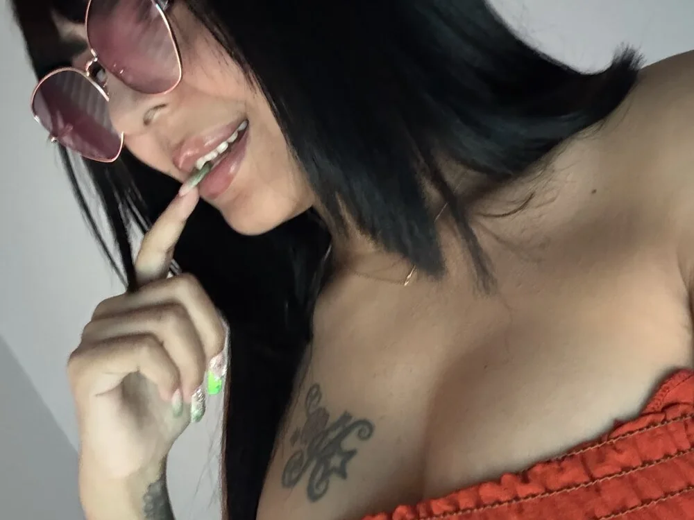 emilysixtin Adlı Modelin Çevrimdışı XXX Sohbeti