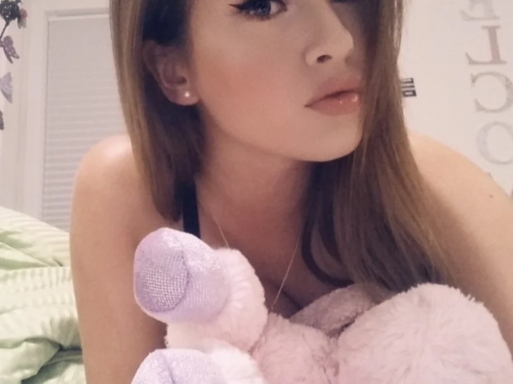SophiaRose99's Offline XXX Chat