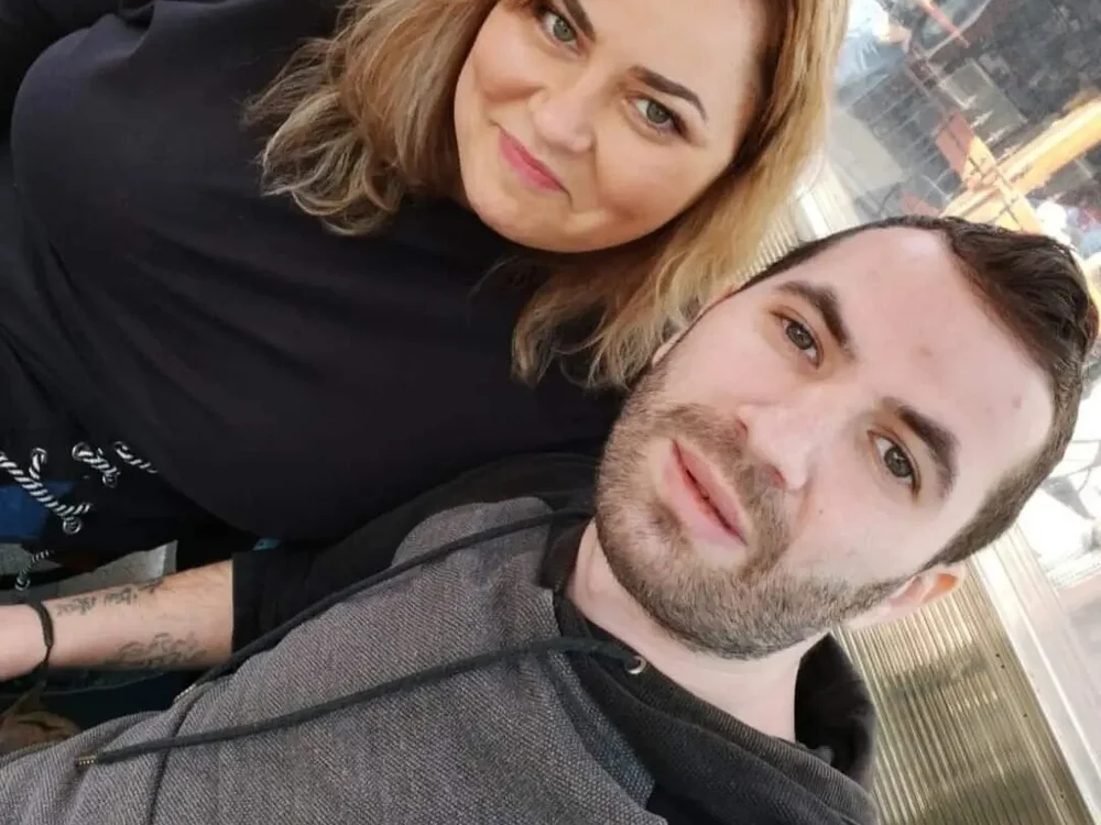nikolesenddy's Offline Chat Room