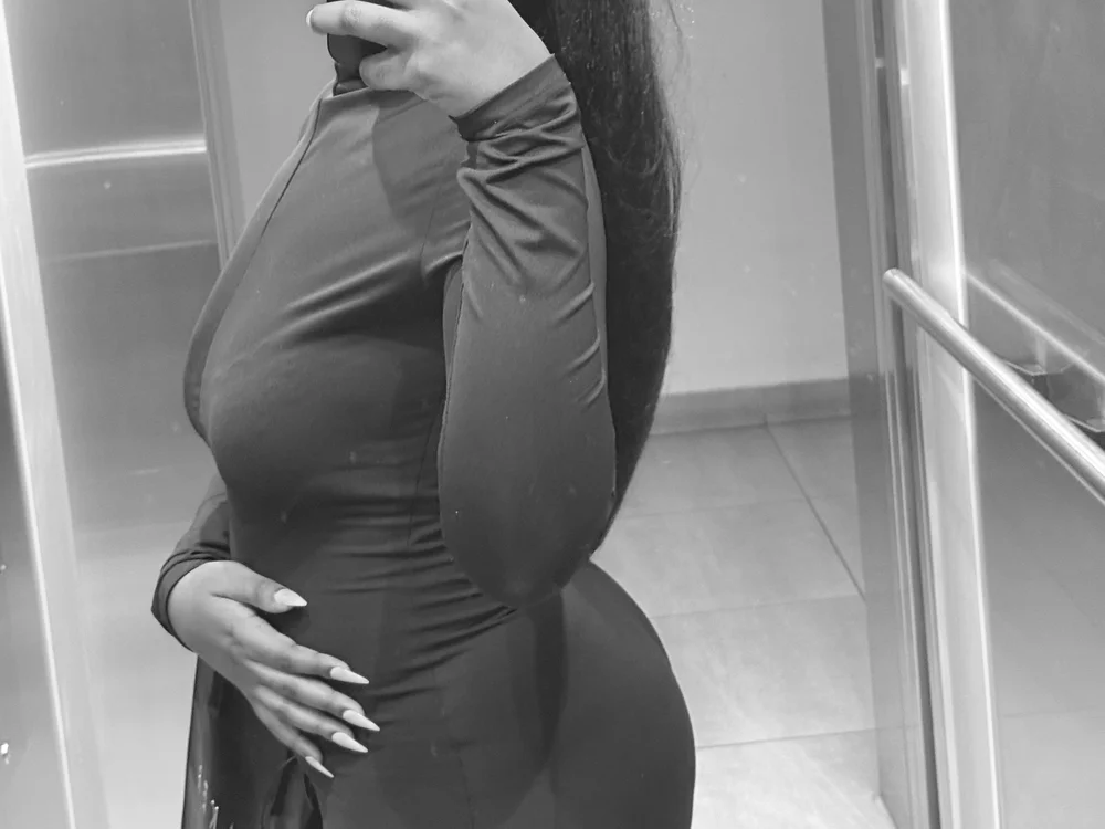 Amara_888 Adlı Modelin Çevrimdışı Sohbet Odası