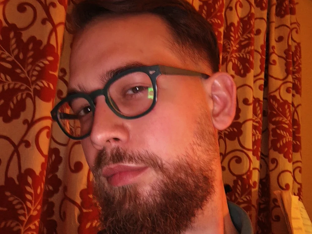 zengodgr's Offline XXX Chat