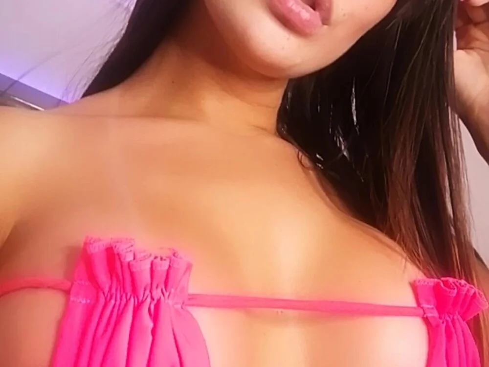 MeganKitty_ Adlı Modelin Canlı XXX Sohbeti