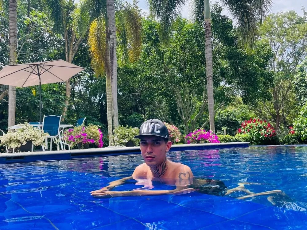 Stiward_newman offline XXX-chat