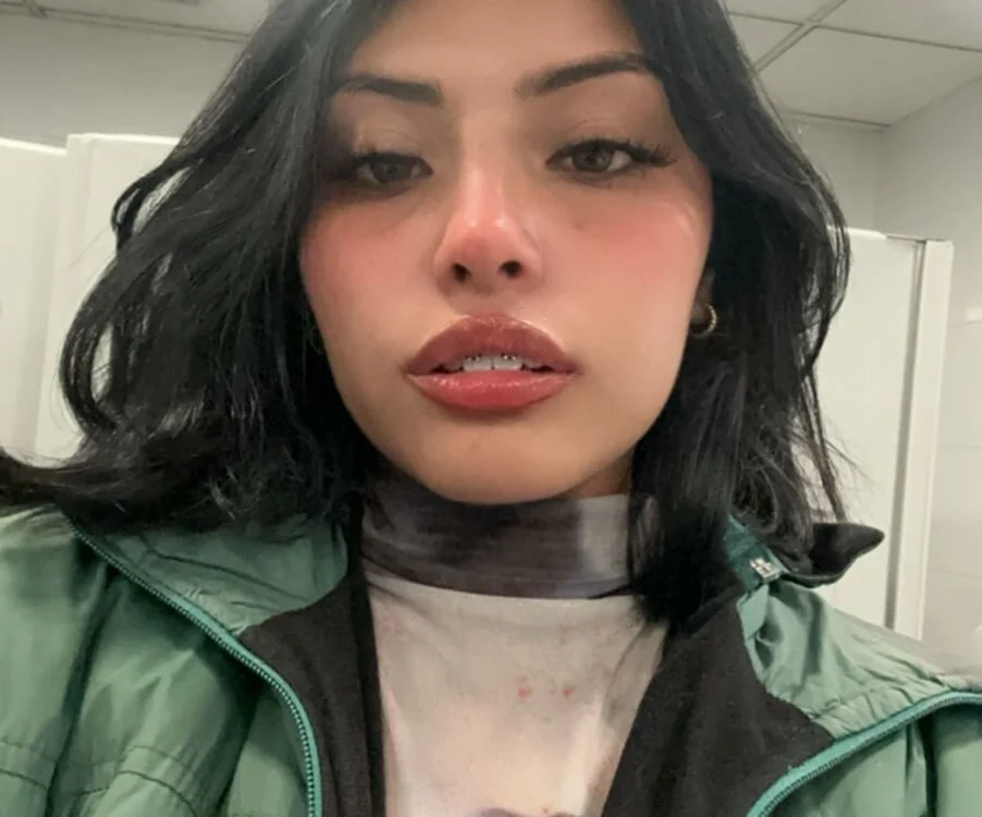 Jasmie-18's Offline XXX Chat