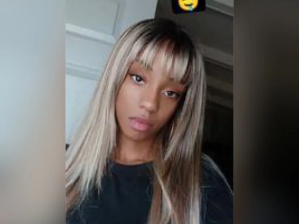 LaylaCreamBee's Offline Chat Room