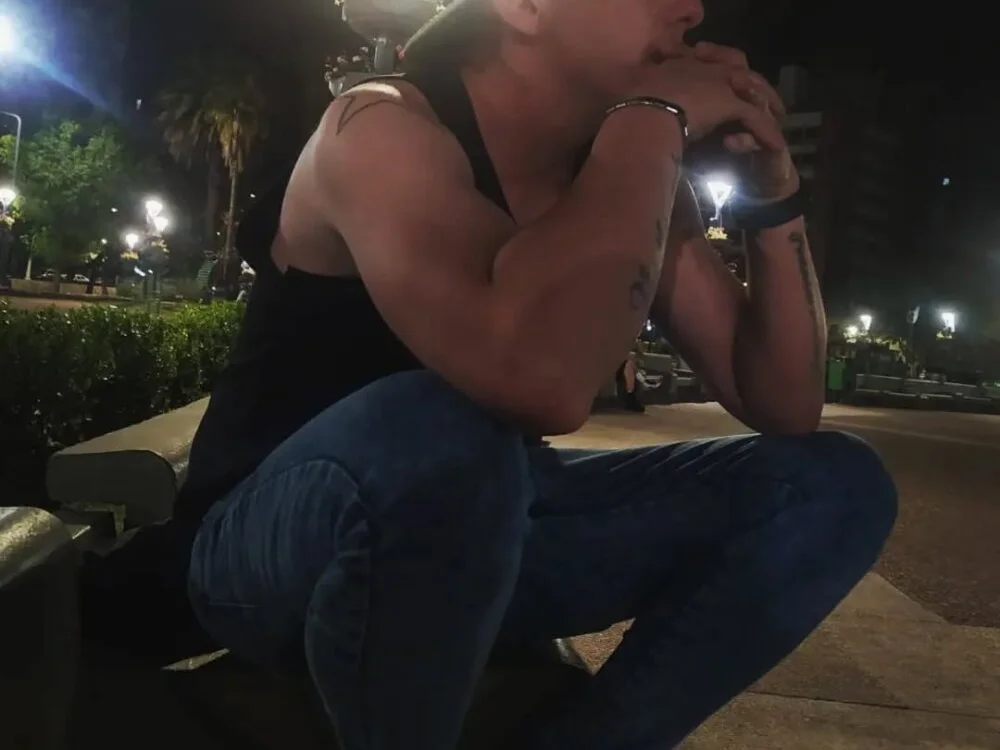 Argentino_96's Offline XXX Chat