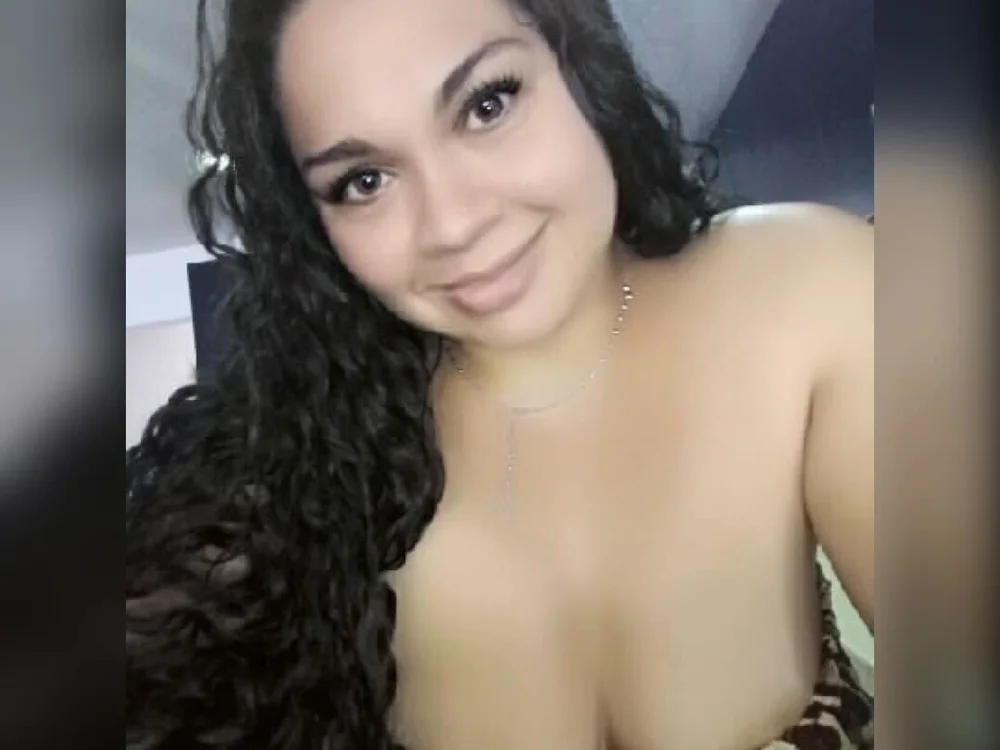 naomilatinfox's Offline XXX Chat