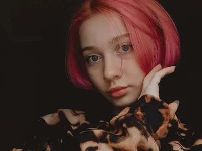DefinitelyNotNaked - Girl 