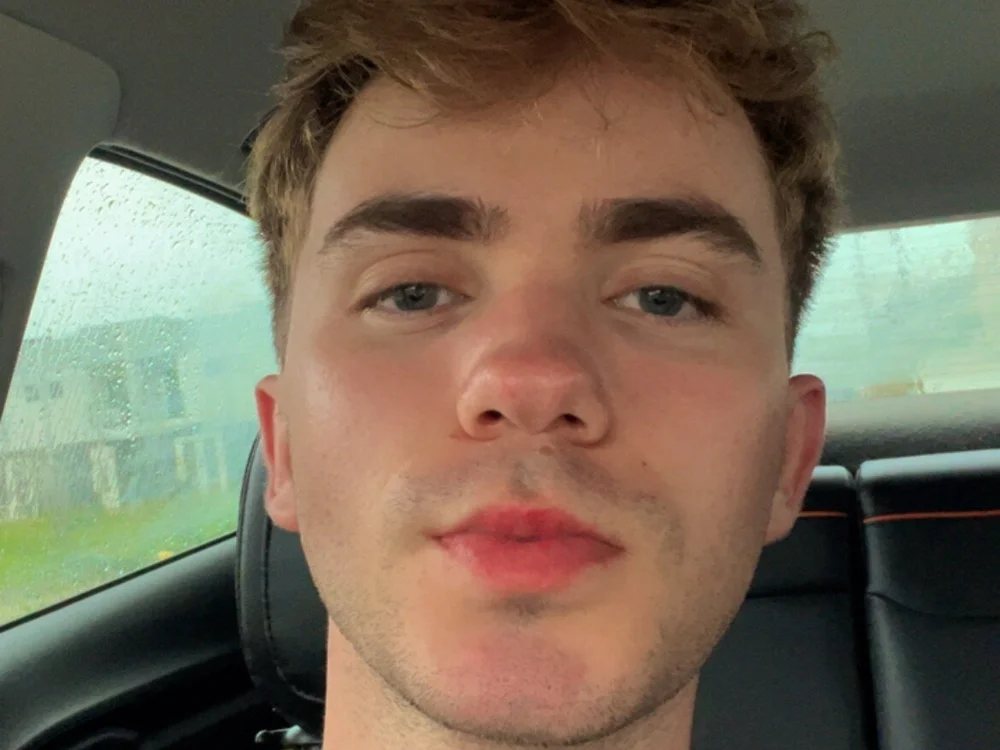 priv2097's Offline Chat Room