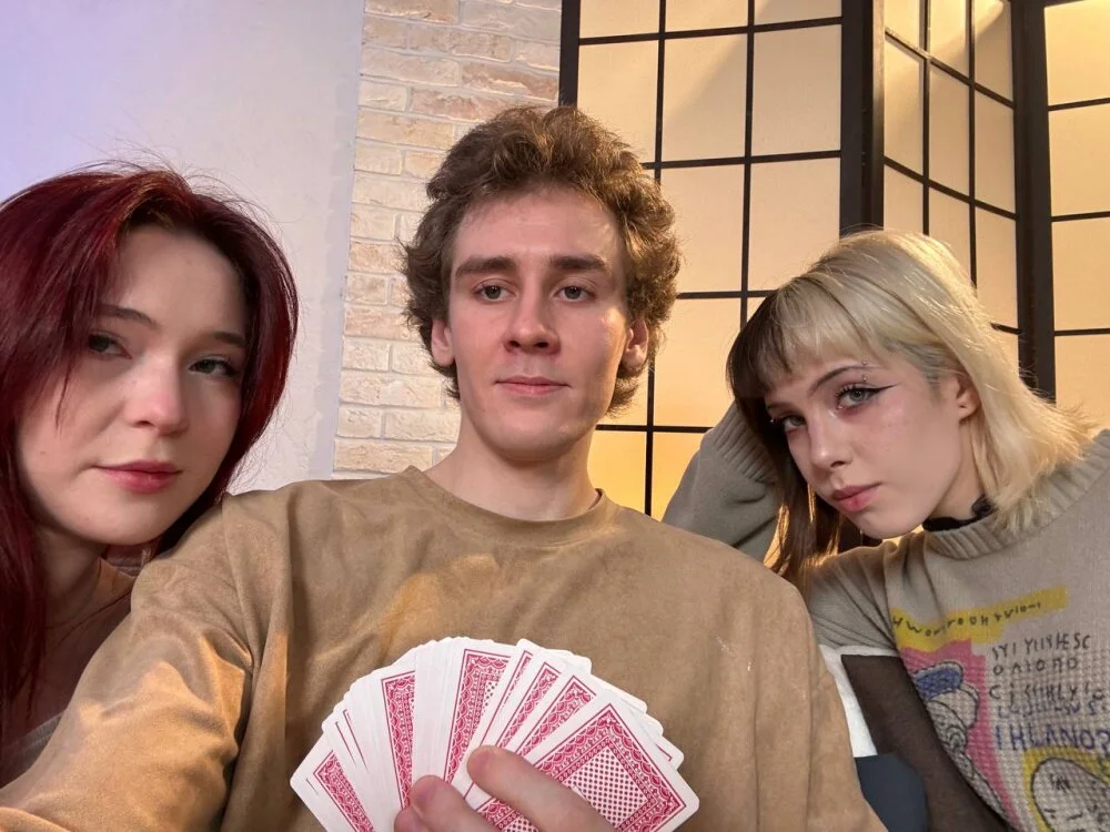 cheri_cheri Adlı Modelin Çevrimdışı XXX Sohbeti