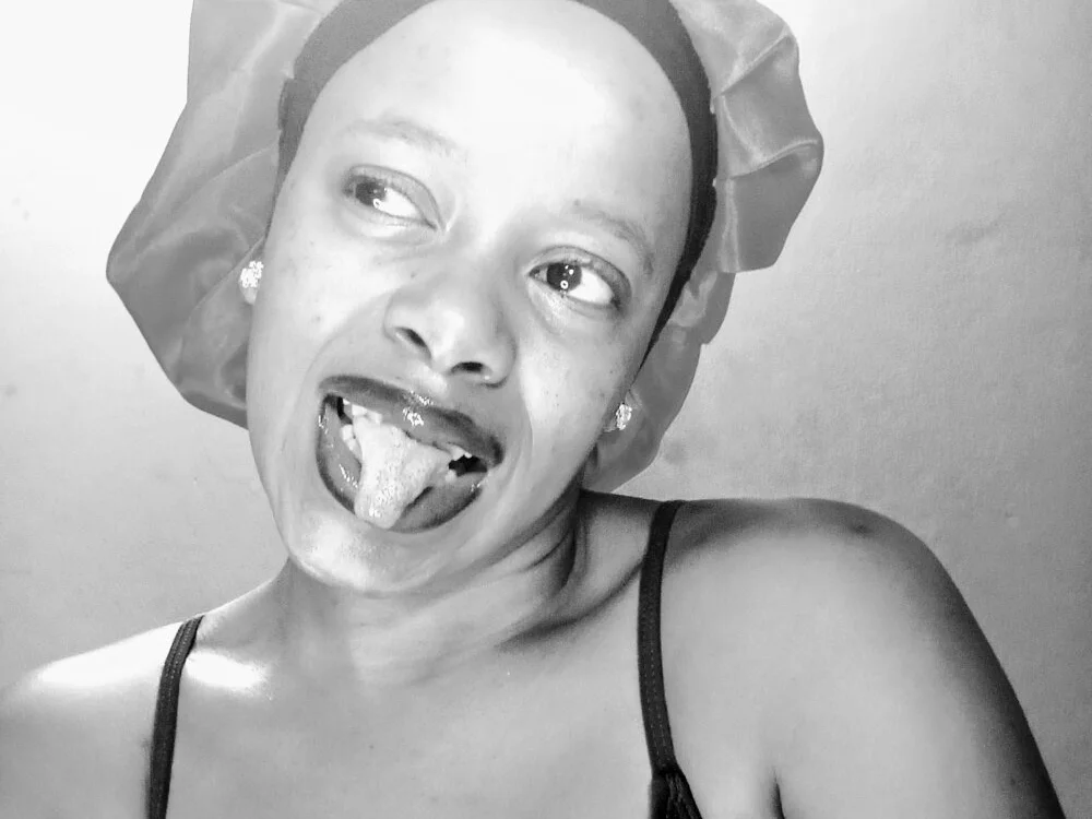 Offline XXX chat modela MilkyLuluAfricaa