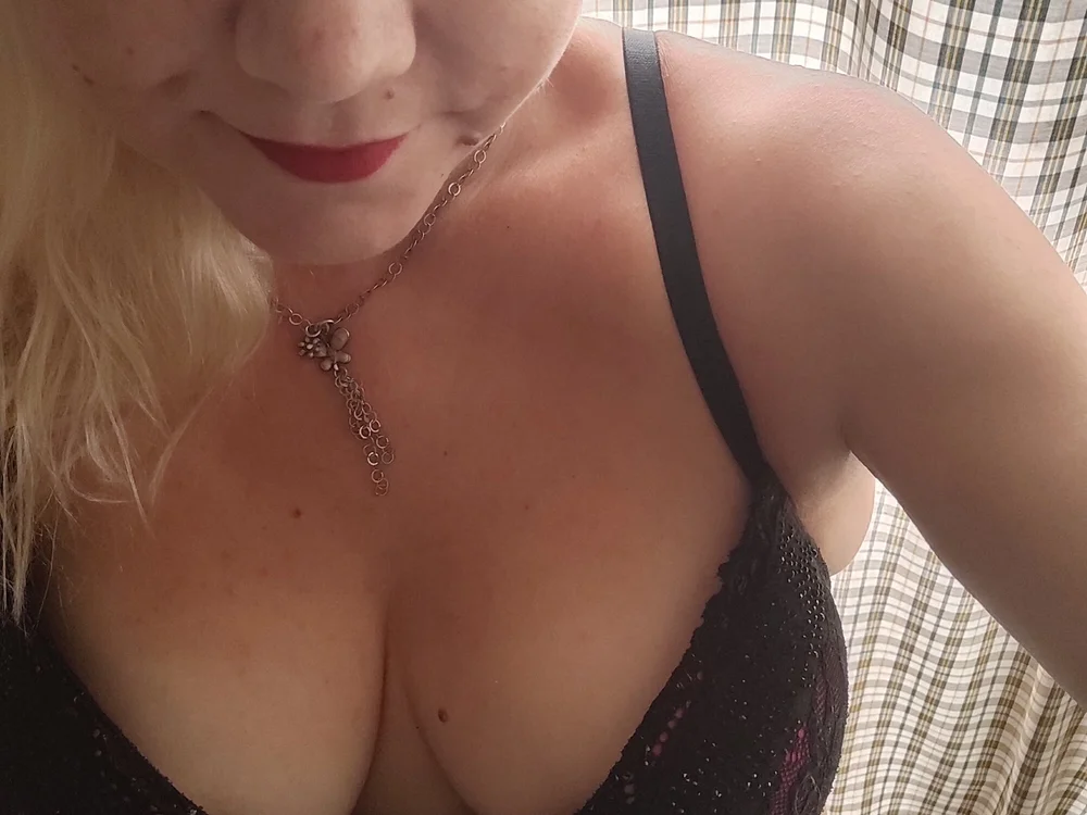 BlondieFIN offline chatrum