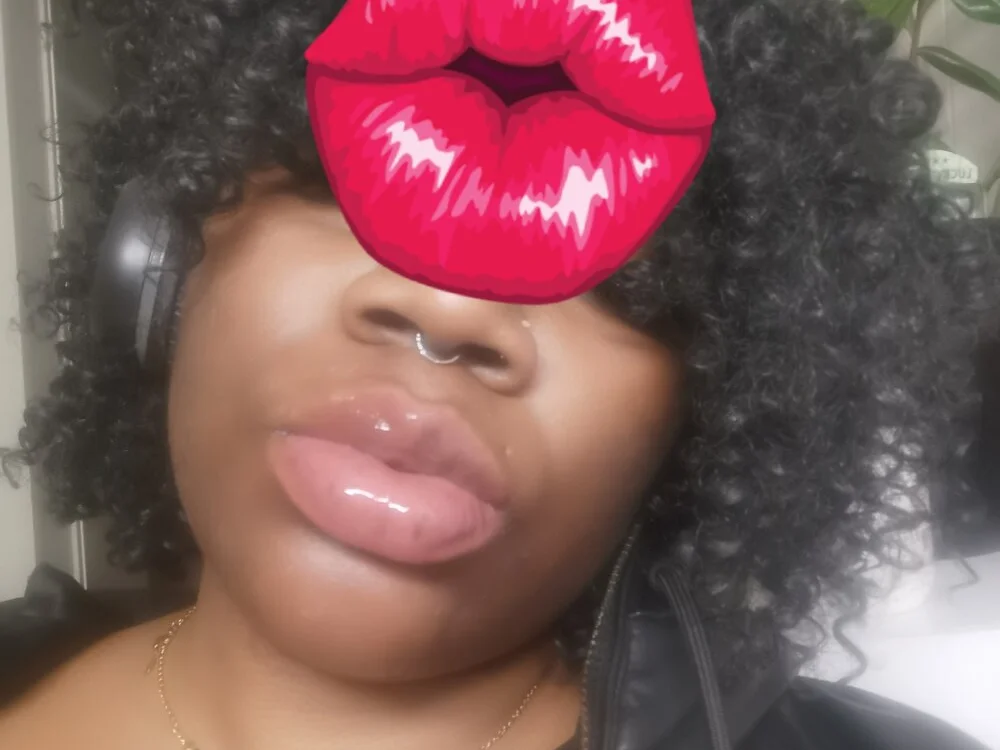 Офлайн-чат XXX NYRIELLE