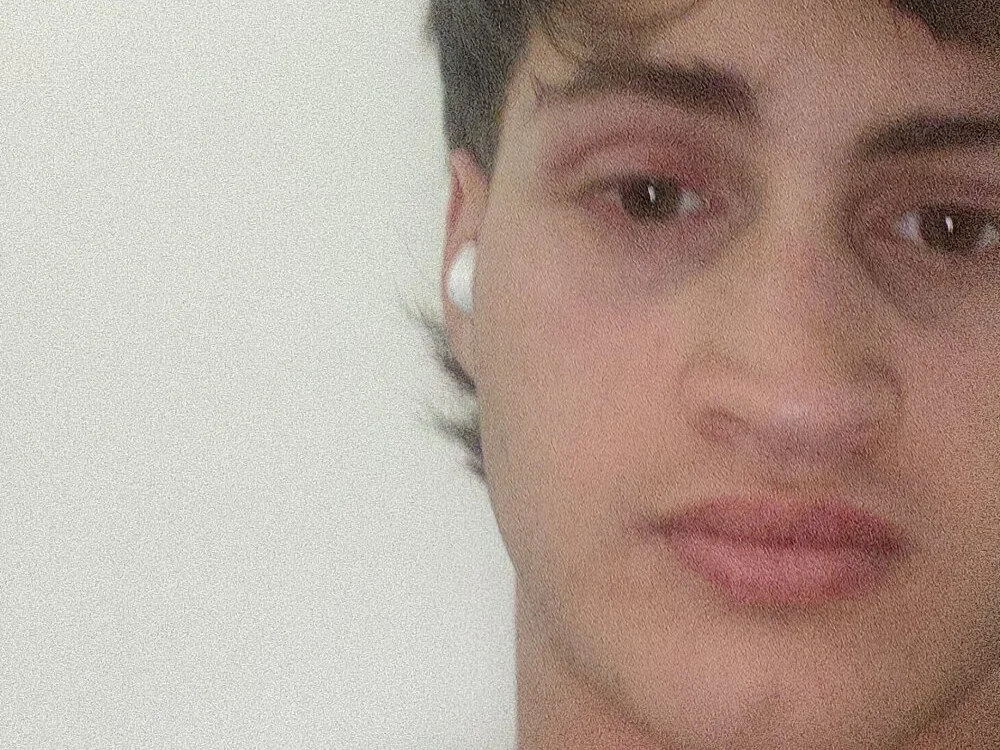 lolo2233a Offline XXX-chat