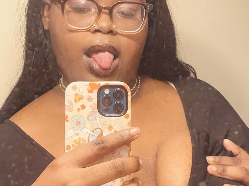 nylatheupgrade's Offline XXX Chat