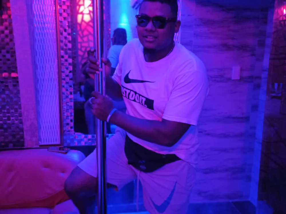 negro3509's Offline Chat Room