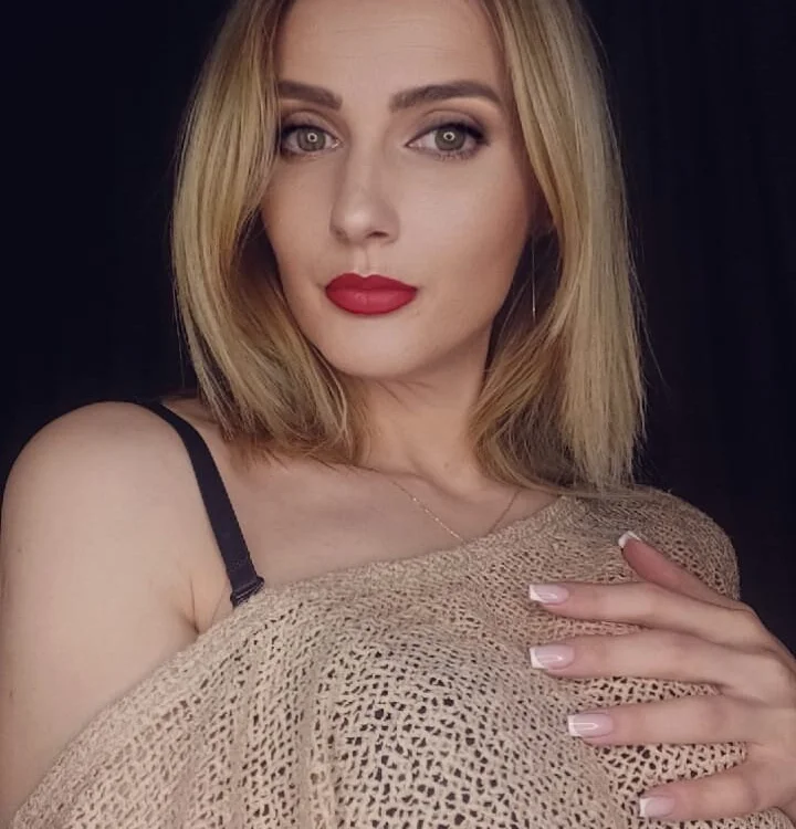 AngelVelvetXO Offline XXX-chat