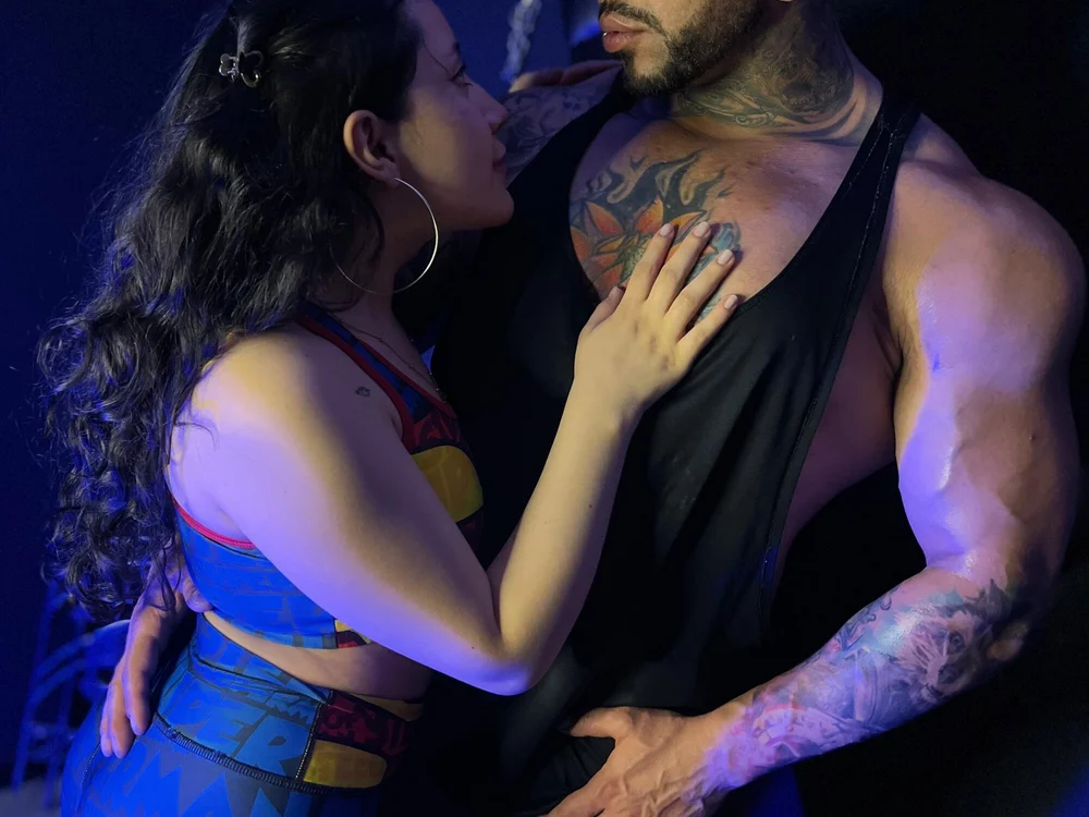 Candy_and_Muscle's Offline XXX Chat