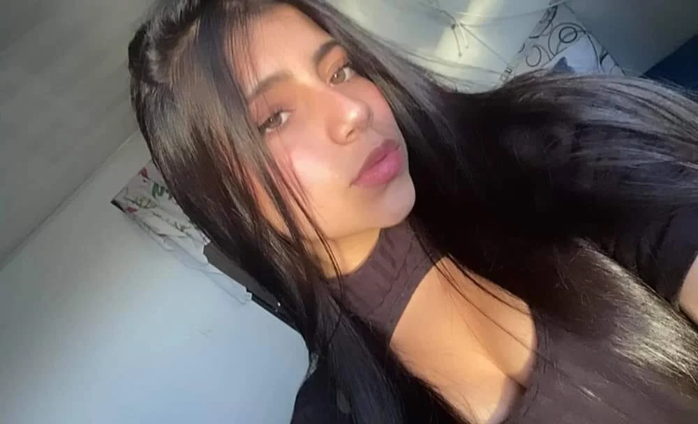 WhitneyBratz's Offline XXX Chat