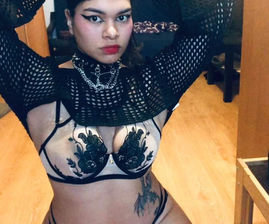 GothLatina's Offline Chat Room