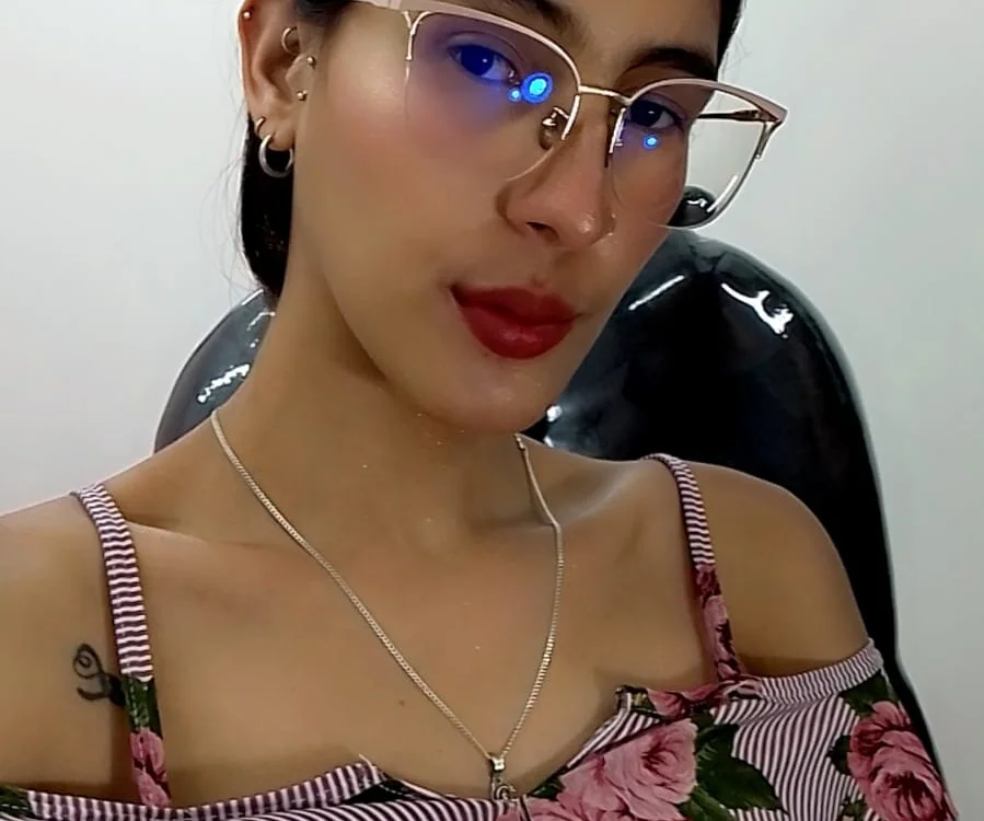 Rubi200301's Offline XXX Chat