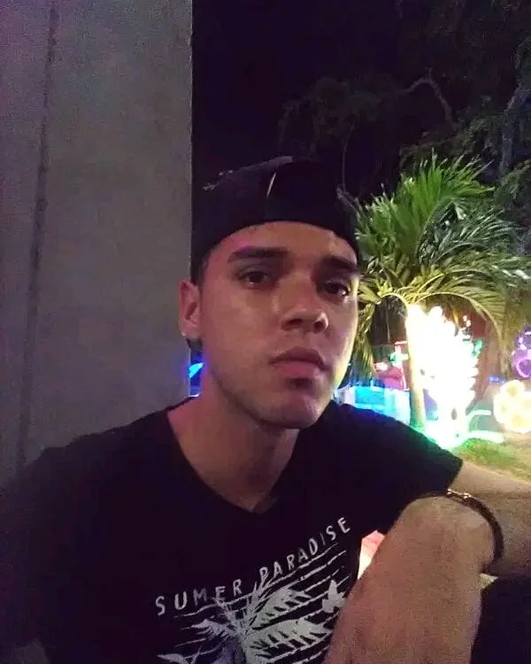 MJproduction's Offline Chat Room