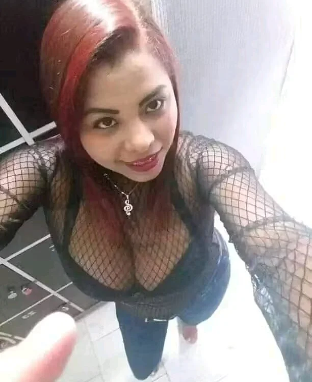 Roxxy_Queenn offline chatrum